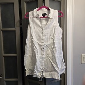 Tahari White Linen Sleeveless Button Down Shirt